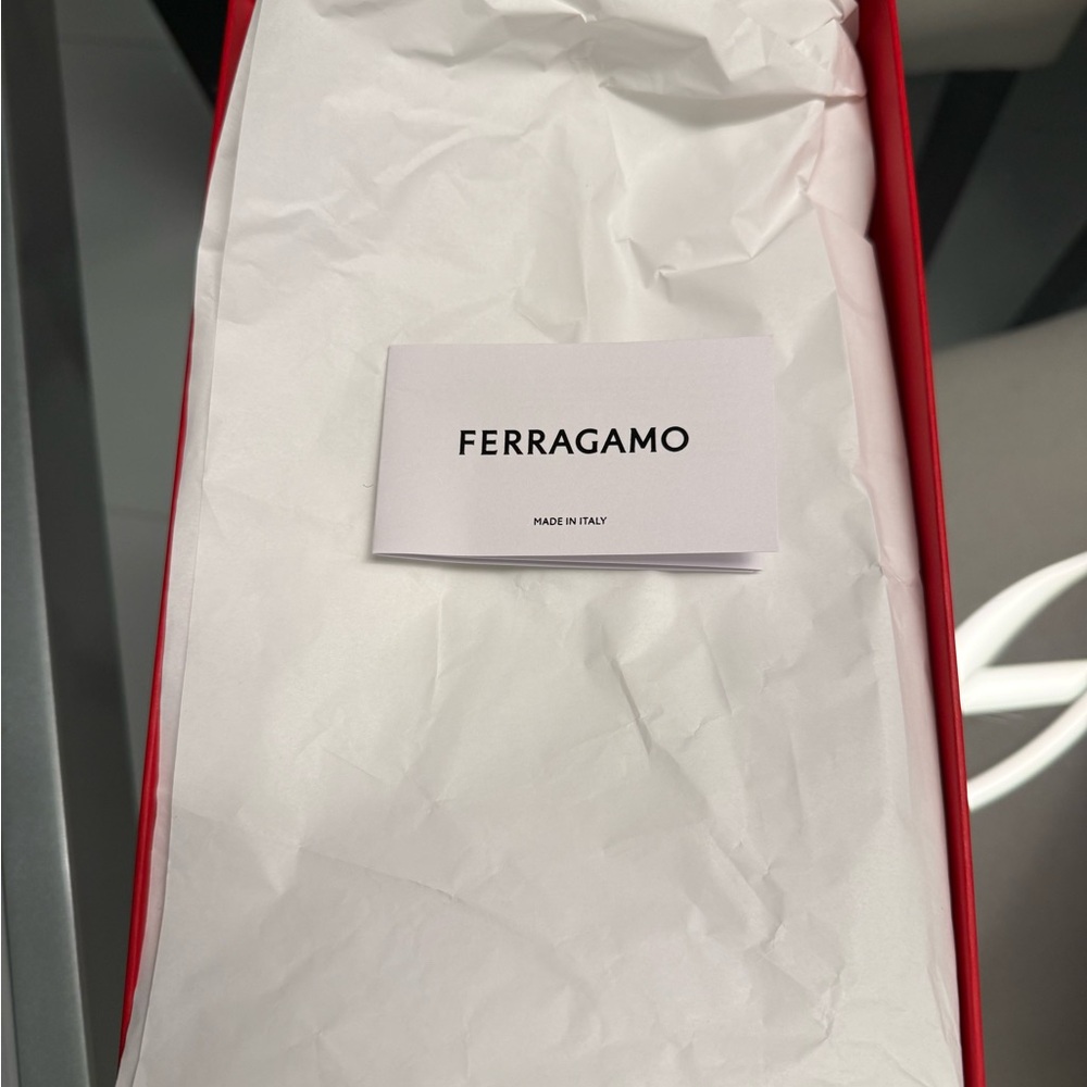 Ferragamo Red Box - Picture 4 of 7